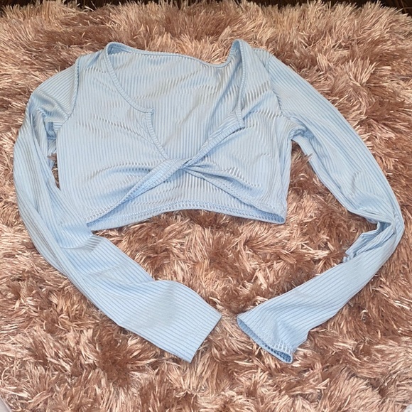 Shien Twist front crop top - Picture 2 of 4